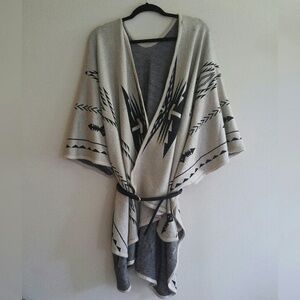 Stylish Gray Tribal Western Poncho